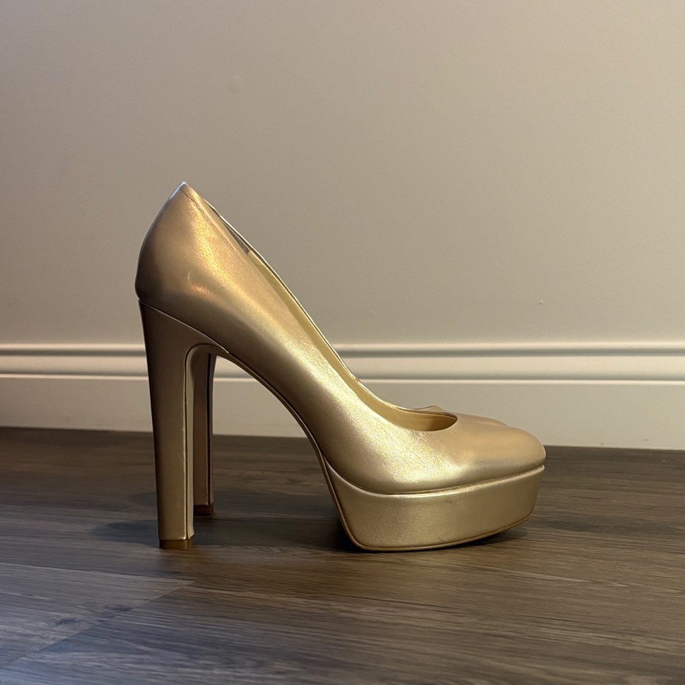 Jessica Simpson Shimmering Gold Heels
